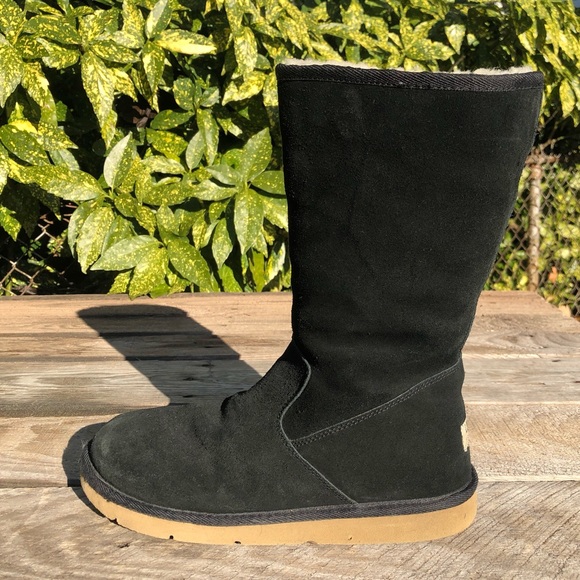 UGG Fairfax Black Leather Winter Boots 9 - Picture 1 of 13